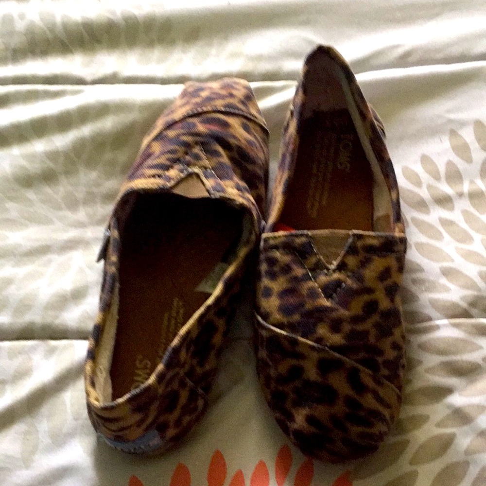 Animal print pair of TOMS